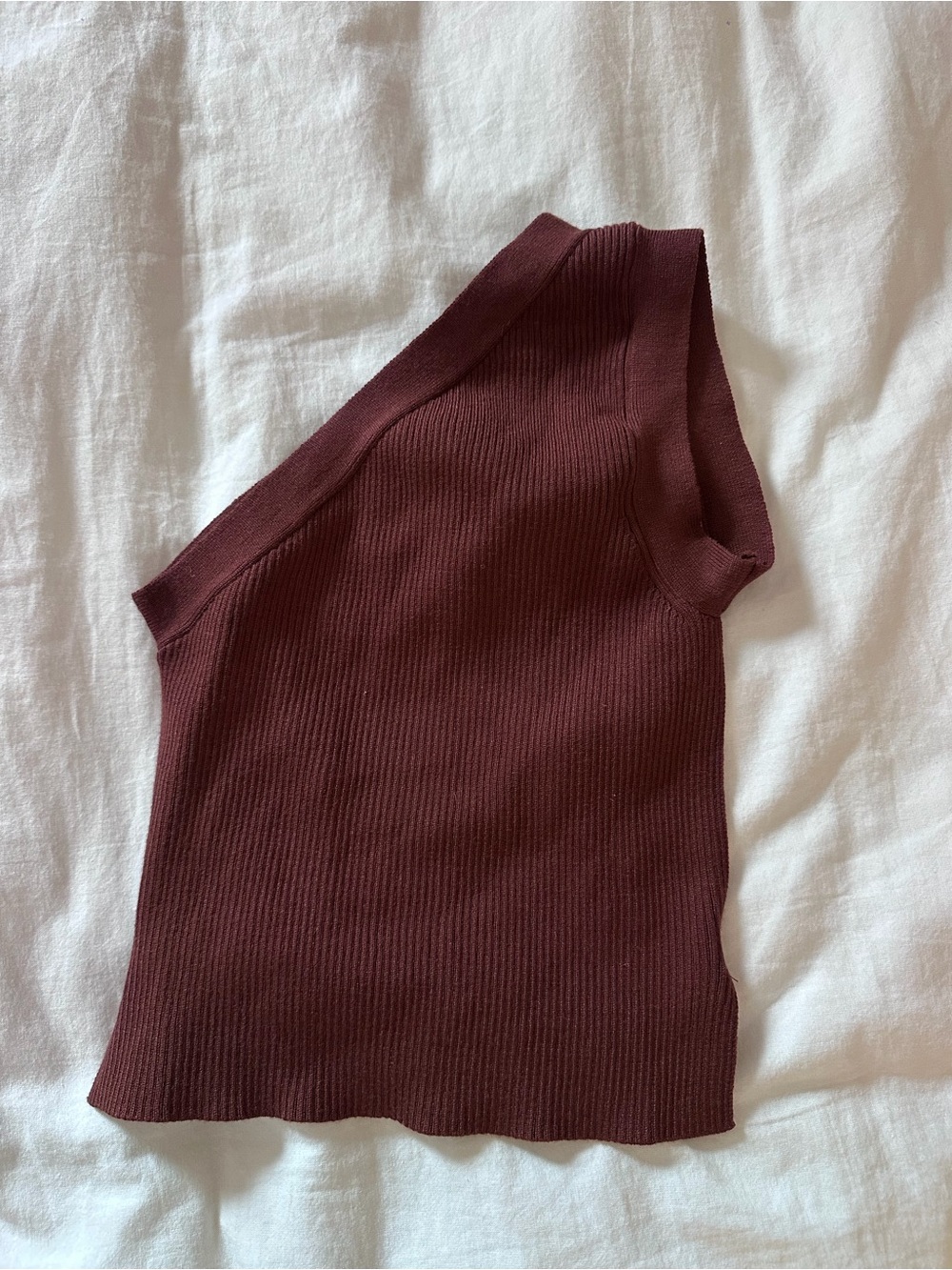 Ribbed One-Shoulder Tank Top in Burgundy